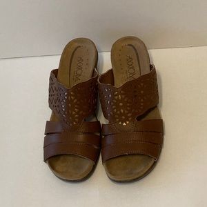 Axxiom women’s sandals